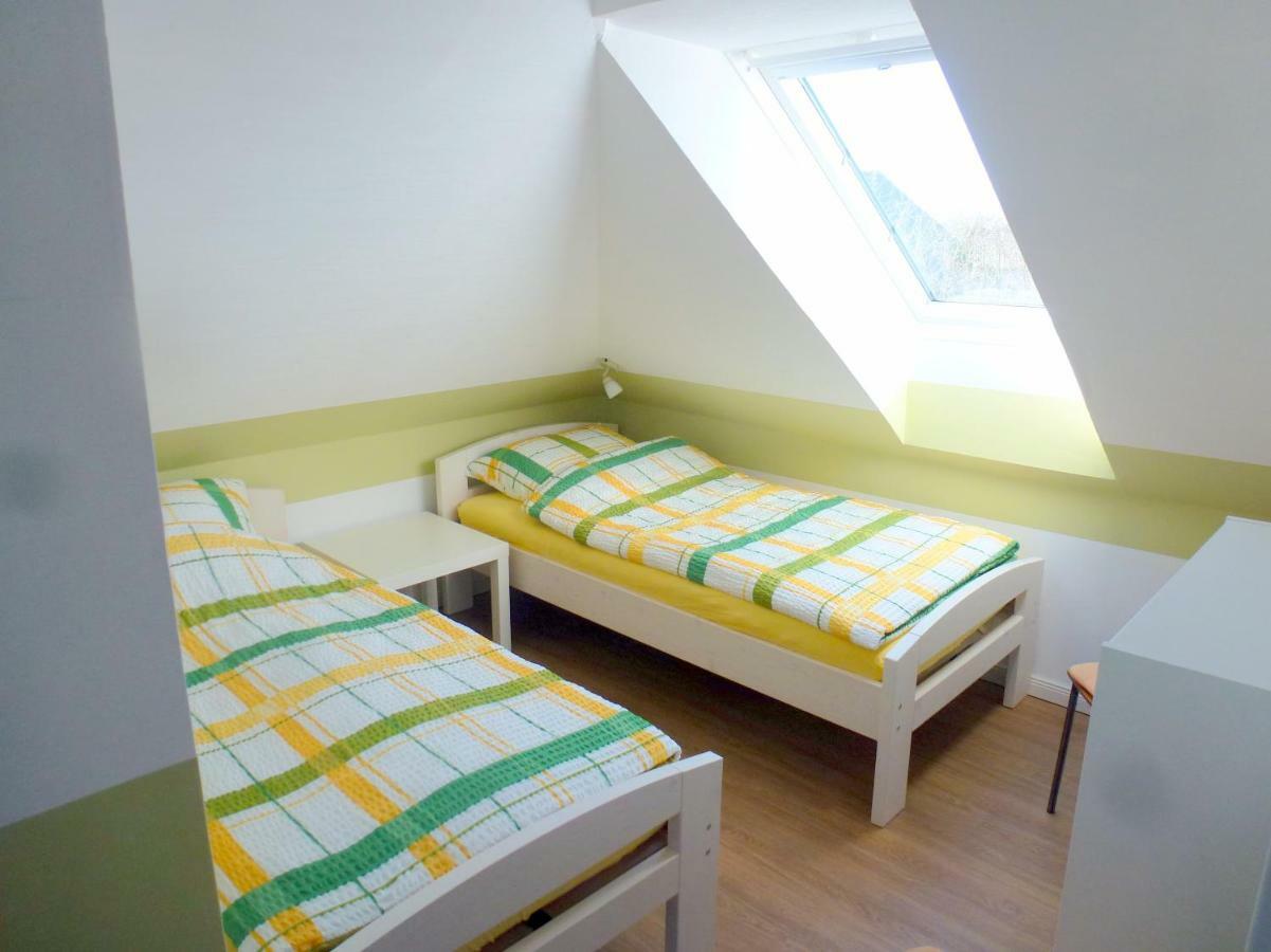 Ferienwohnung Am Runenstein 7 Busdorf エクステリア 写真